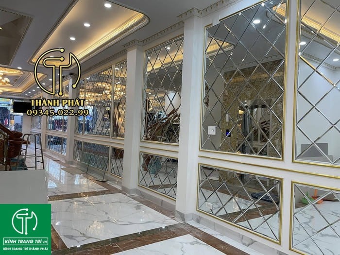 Gương Dán Tường Nhà Bè