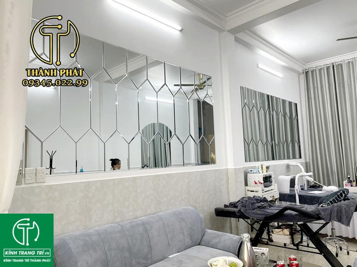 Gương Dán Tường Quận 11