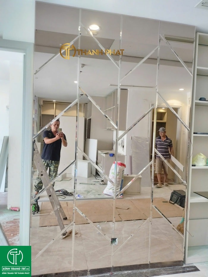 Gương Dán Tường Quận Tân Bình