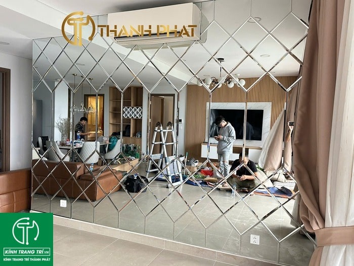 Gương Dán Tường Quận Tân Phú