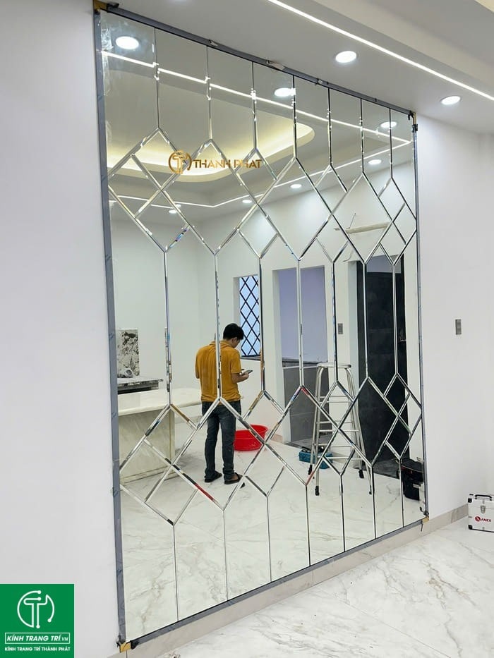 Gương Dán Tường Quận 1
