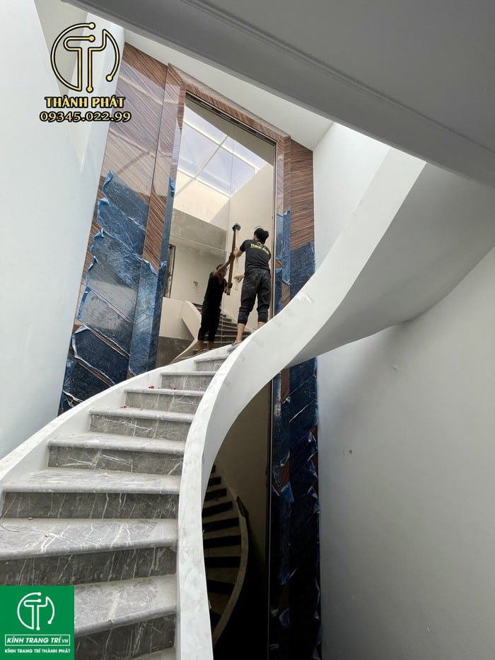 Gương Dán Tường Quận 3