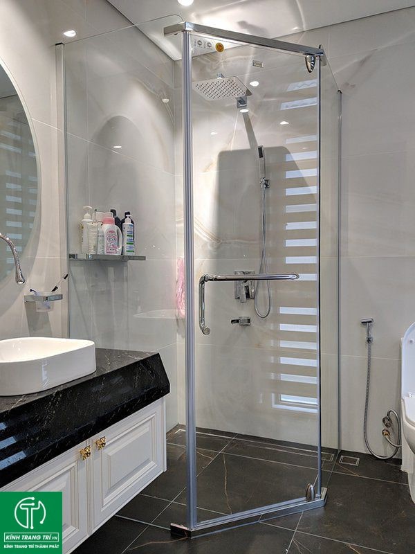 Vách Tắm Kính 135 độ