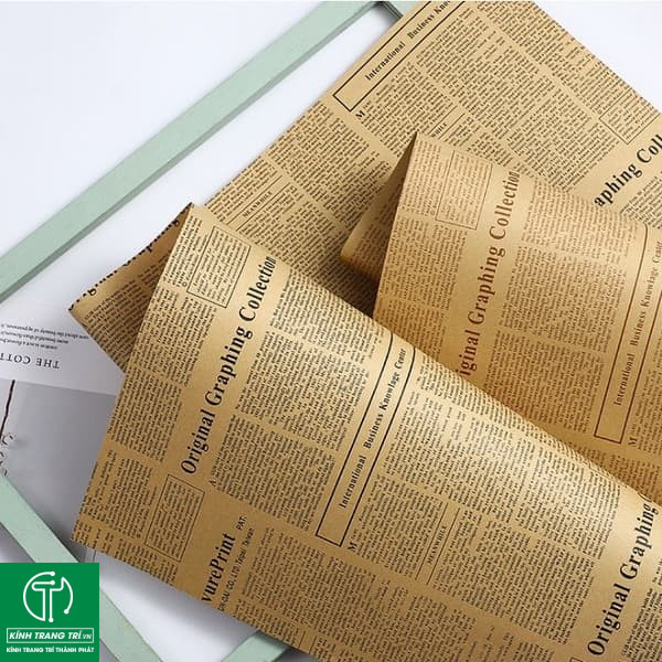 Dùng Giấy Báo Cũ để Làm Sạch Kính Trang Trí