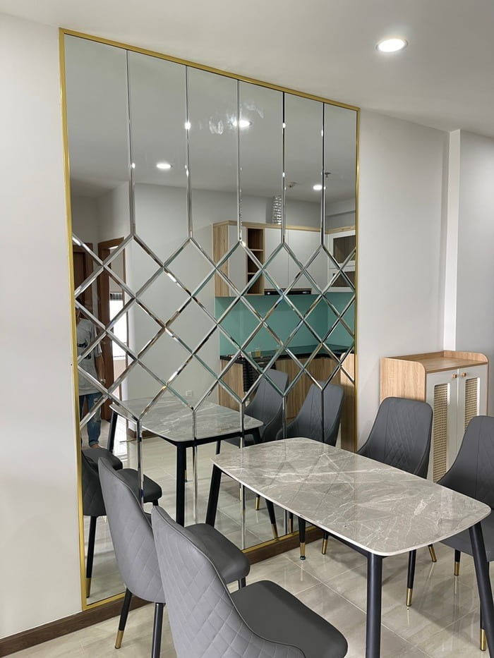 Thi Công Gương Dán Tường