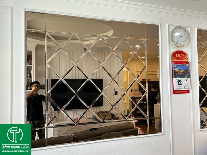 Kính Thuỷ Trang Trí