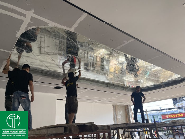 Kính Trang Trí Quận 10