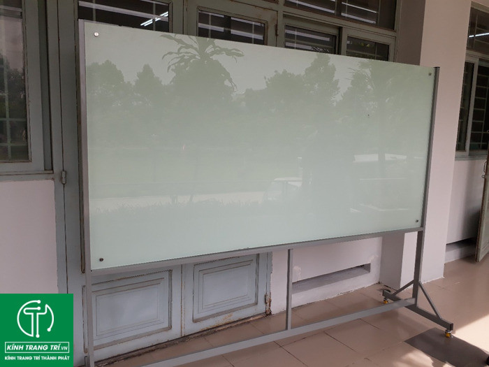 Bảng Kính Có Chân