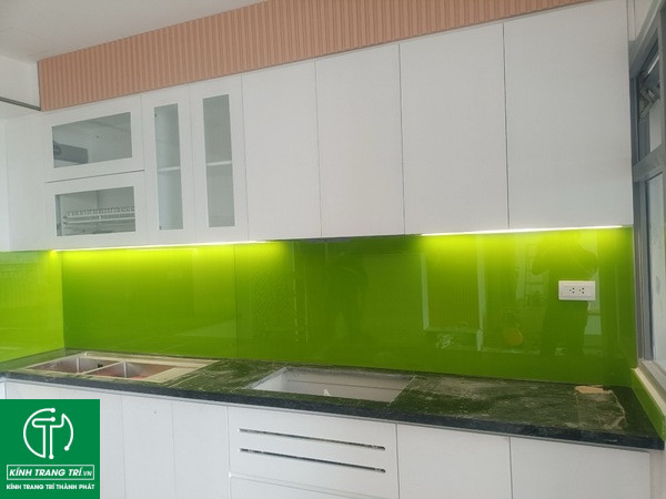 Kính Màu ốp Tường Bếp