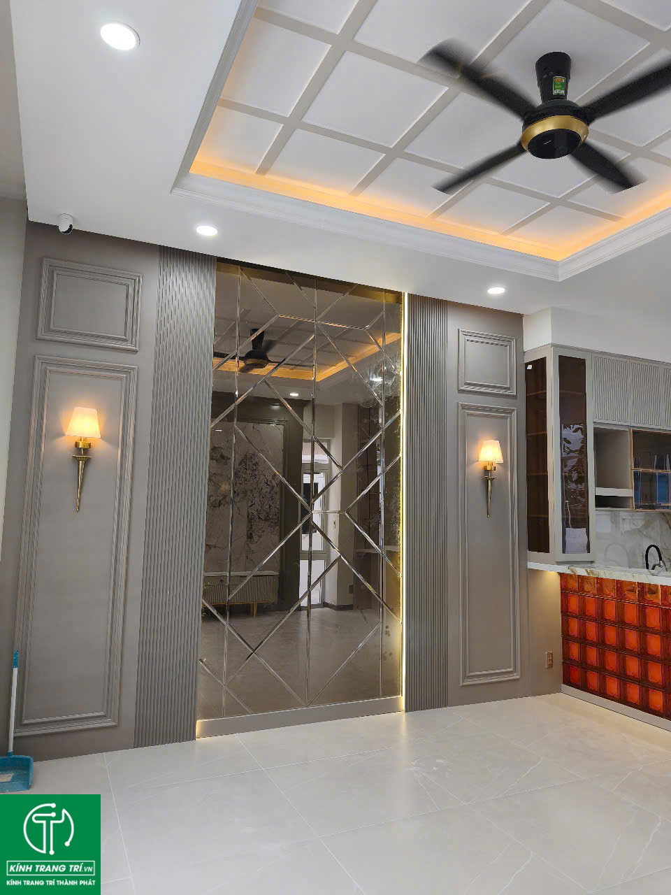 cắt gương ghép phòng khách